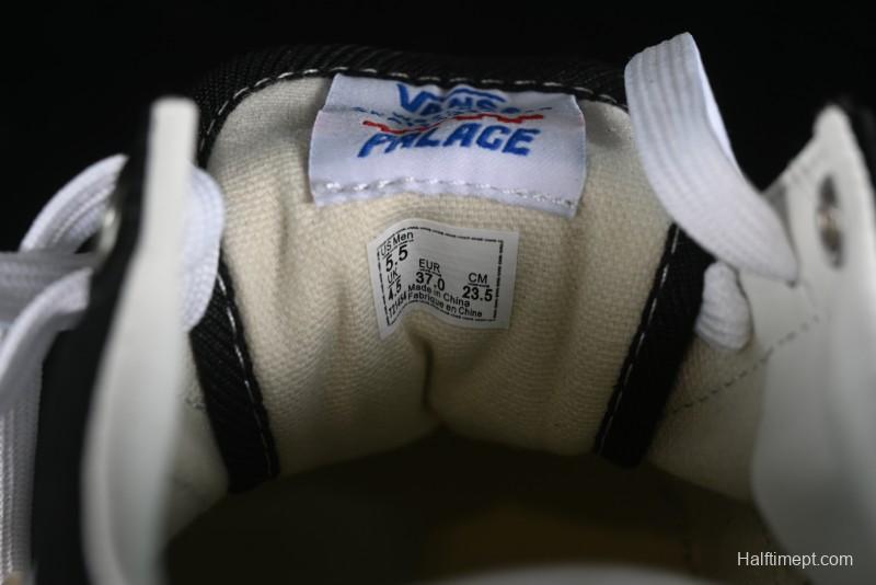 Vans Old Skool Low-Top Retro Skate Shoes in Black & White - VN0A5KRXBA2