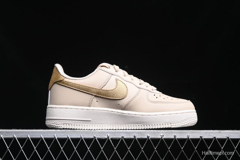 Nike Air Force 1 '07 Low Top Sneakers with Full-Grain Leather and Air Cushion - DQ7569-102