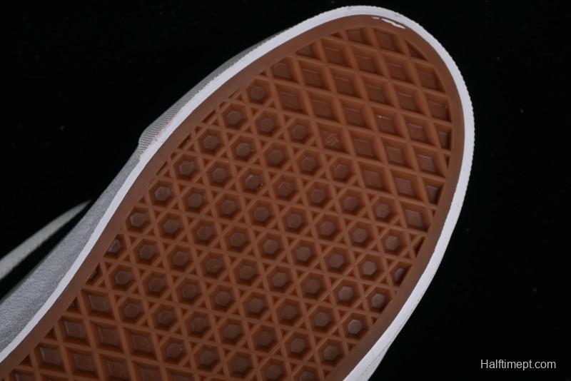 Vans Classics Knu Skool Retro Sneakers in Black & White - VN0AUAK375