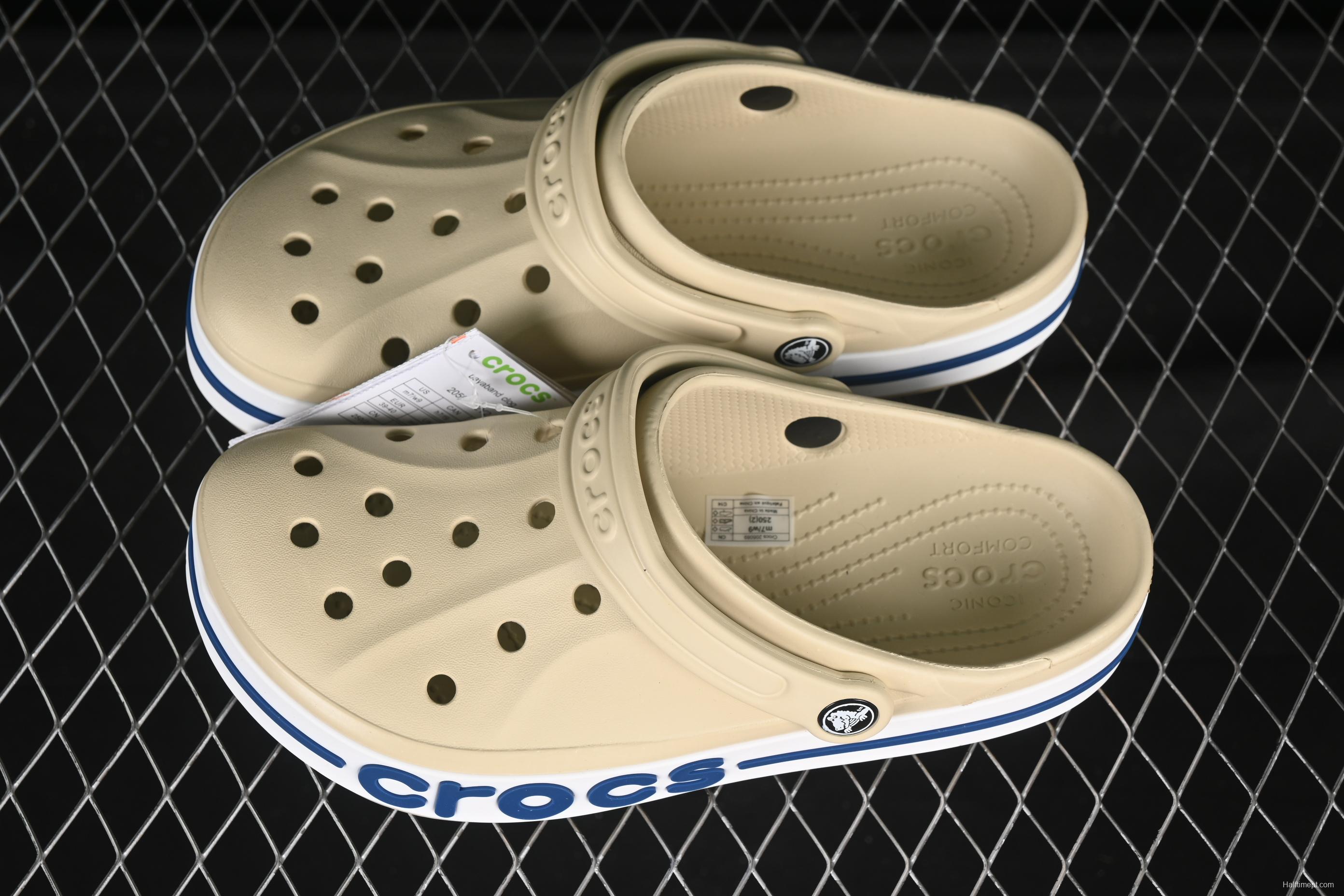 Crocs Classic Platform Clog Sandals with Ventilation Holes - B.D4