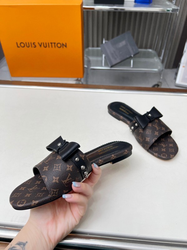2025 Women Louis Vuitton Brown Leather Slippers LY00200