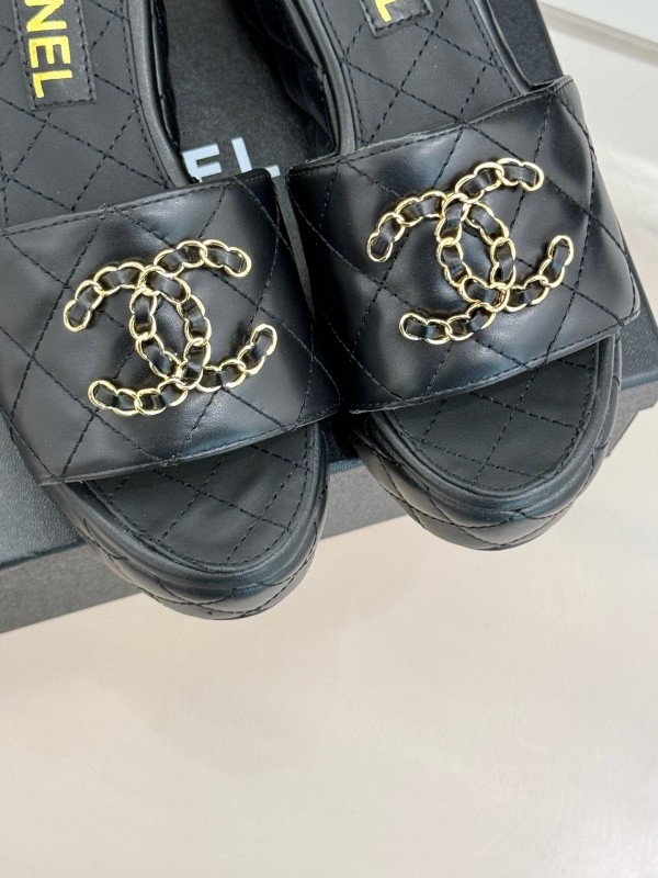 2025 Slippers Chanel Black Leather Slip-On Chain CC Logo