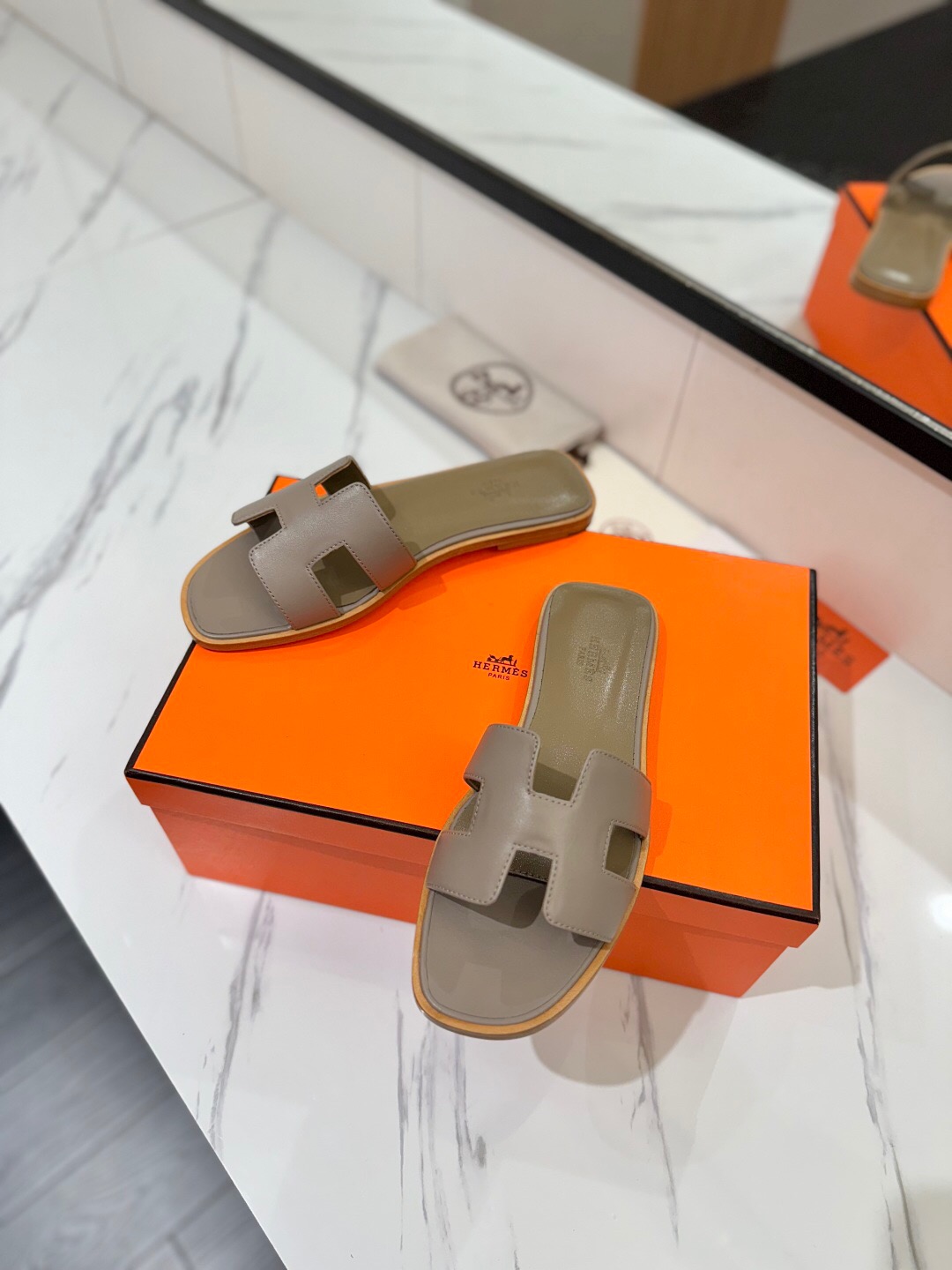 2025 Women Hermès Grey Leather Slippers