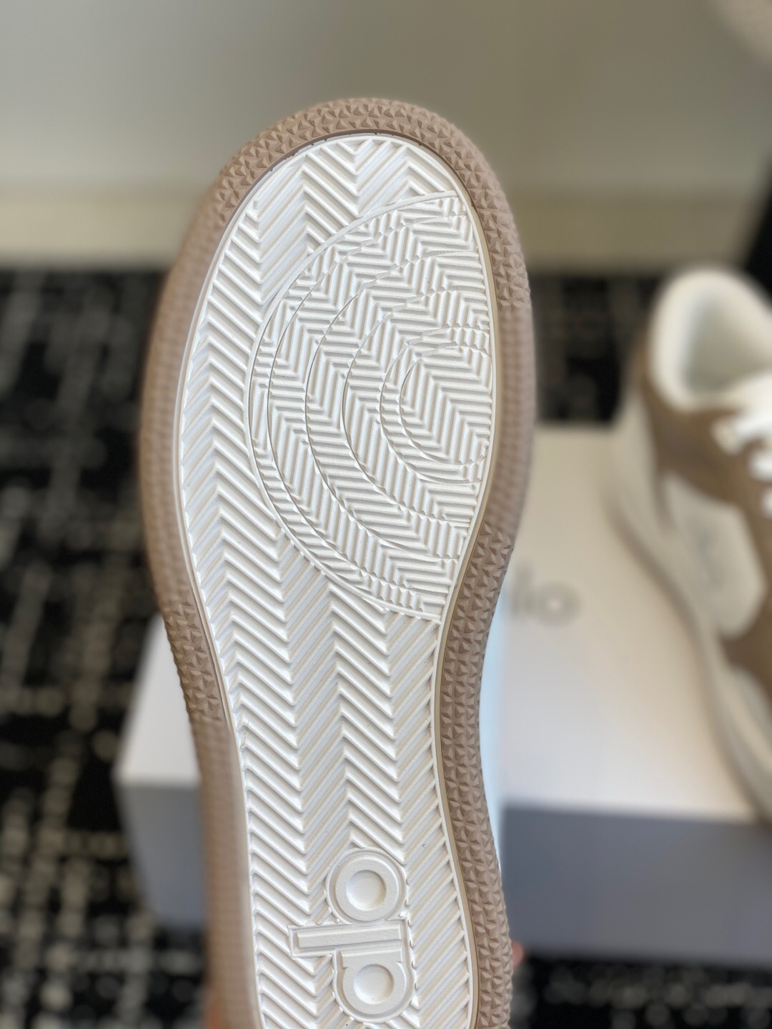 2025 Women Alo White Brown Leather Sneakers KFY00280