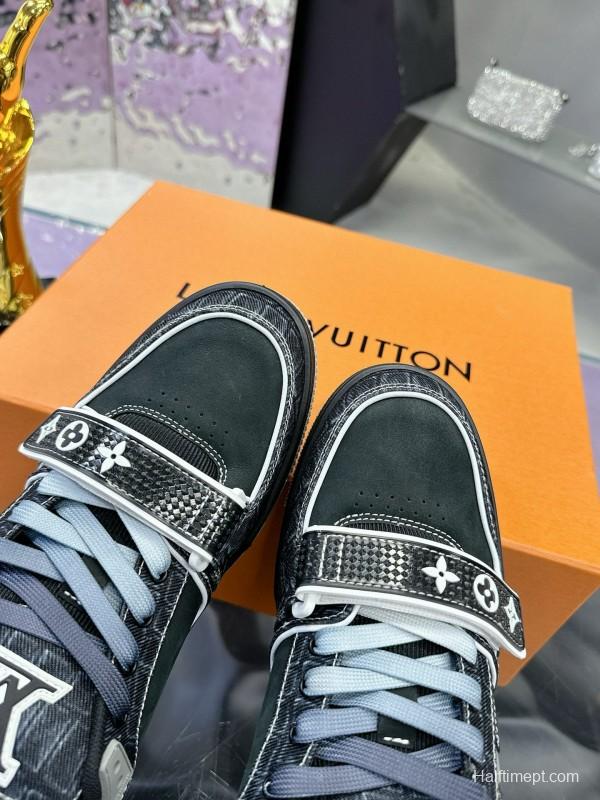2024 Men Louis Vuitton Black White Leather Suede LV Trainer Sneakers