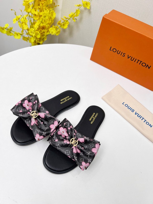 2025 Women Louis Vuitton Black Pink Leather Slippers LY00190
