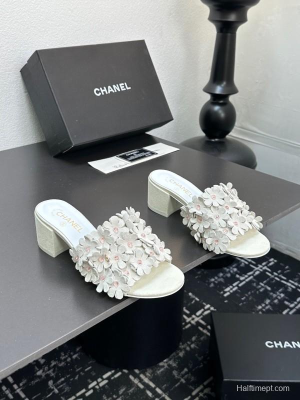 2025 Women Chanel White Leather Sandals