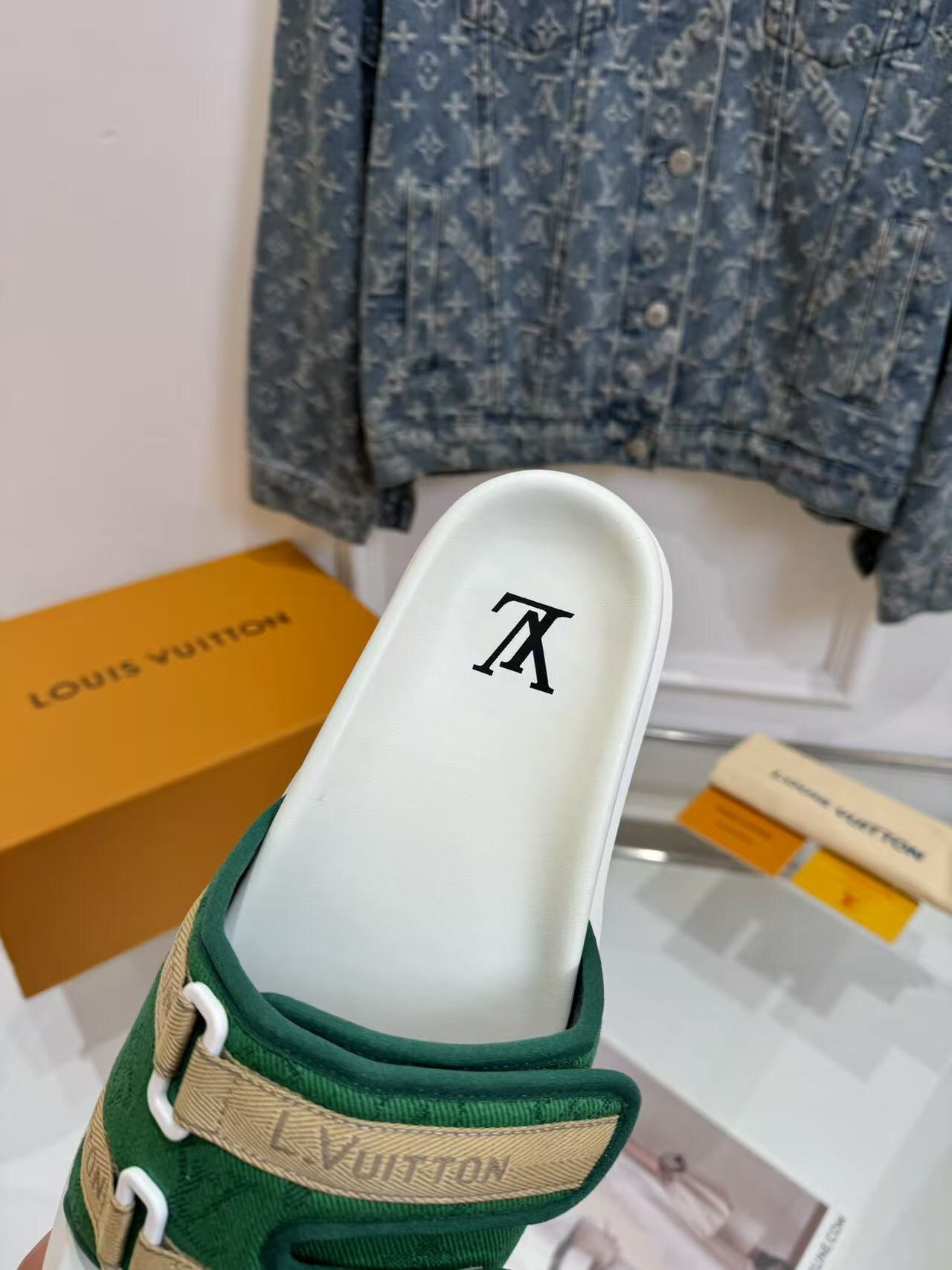 2025 Slippers Louis Vuitton Green White Canvas Slippers LY