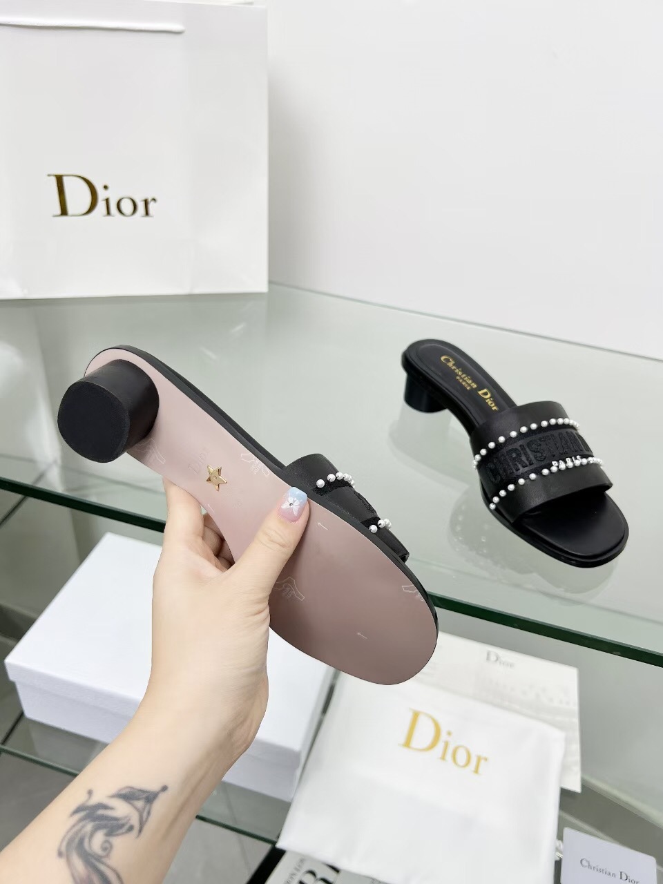 2025 Women Dior Black Leather Mules Pearl LY00210