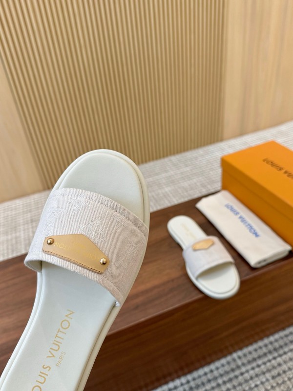 2025 Women Louis Vuitton White Leather Slippers LY00200