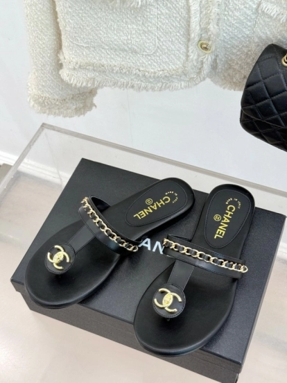 2025 Women Chanel Black Leather Slippers Chain KFY00250