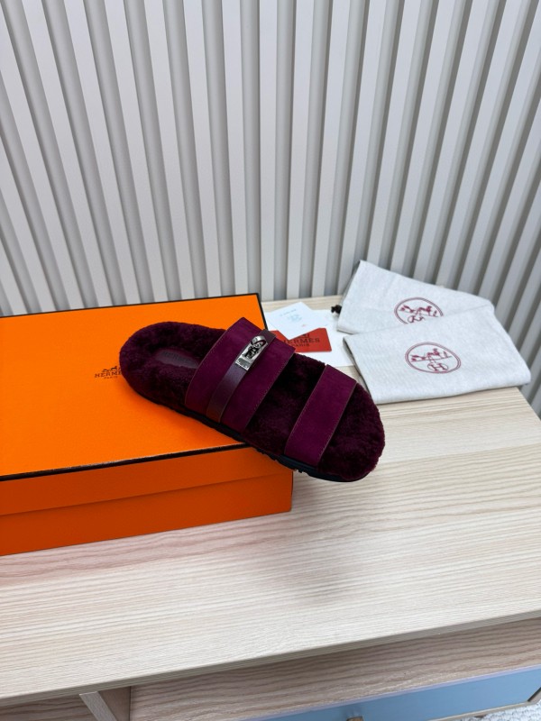 2024 Slippers Hermès Burgundy Shearling Sandals 