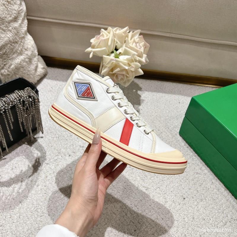 2025 Unisex Bottega Veneta White Red Canvas Leather Sneakers LY00