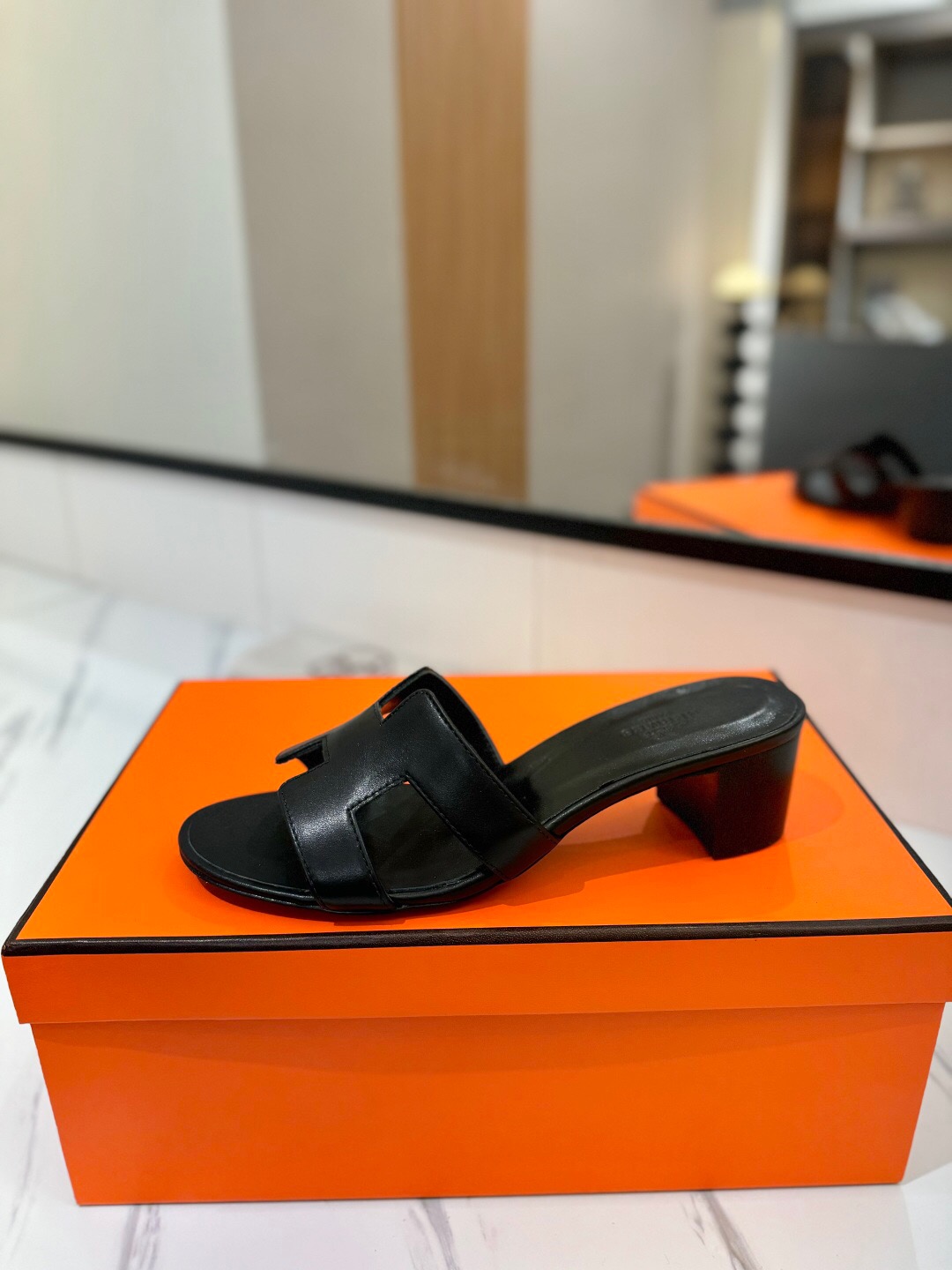 2025 Women Hermès Black Leather Sandals