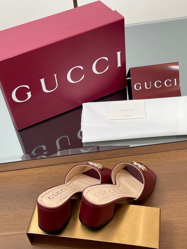 2025 Women Gucci Burgundy Leather Sandals GG Crystal LY00280
