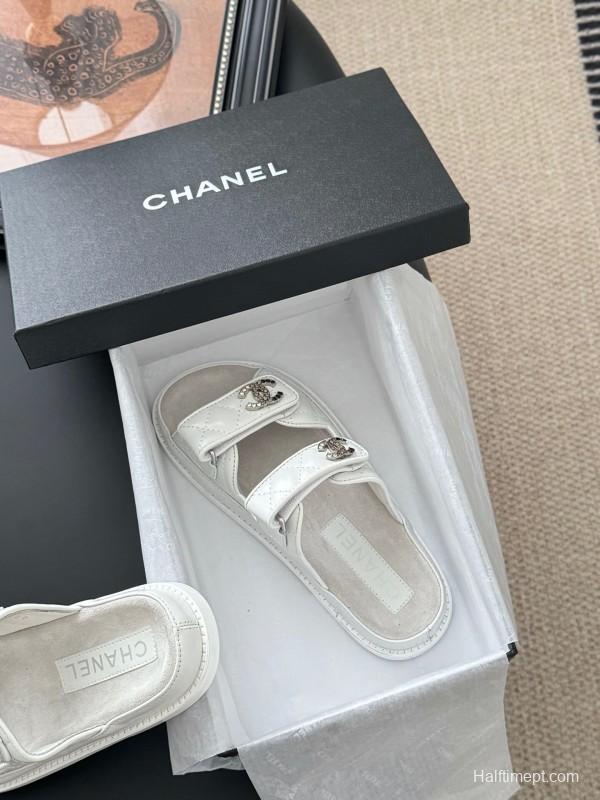 2025 Women Chanel White Leather Slippers LY00310