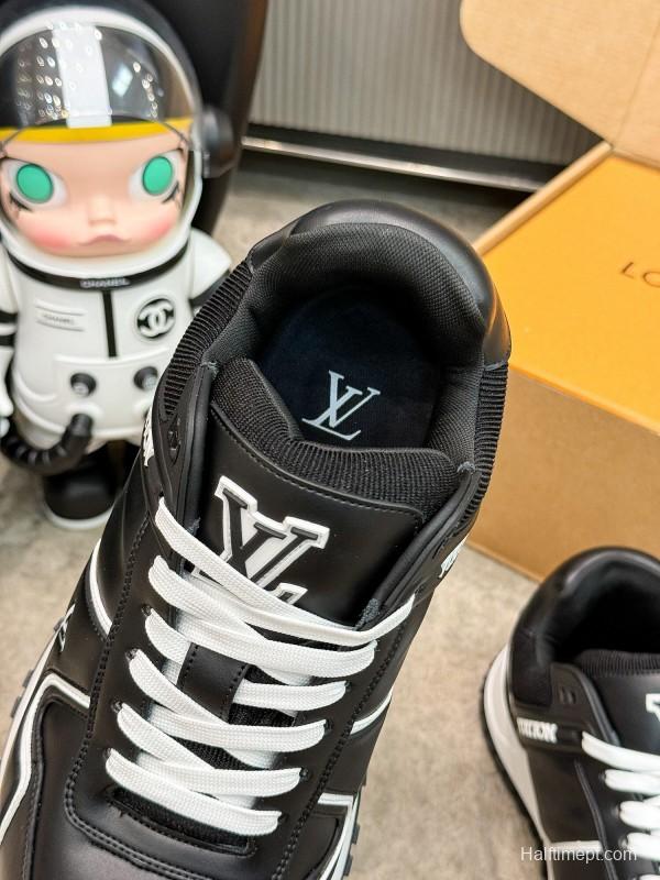2025 Unisex Louis Vuitton Black White Leather Sneakers Run Away Maxi AS00390