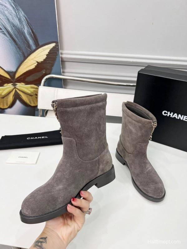 Chanel Spring/Summer 2025 Quilted Leather Chain CC Four-Leaf Clover Flat Ankle Boots - LY00400