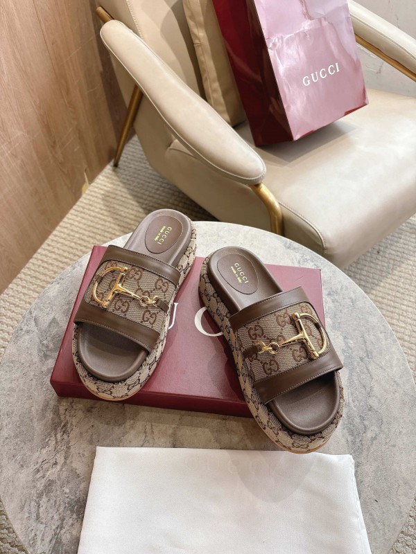 Gucci 2025/SS Women's Sandals with Iconic Horsebit Detail and Gold Hardware - LY00270