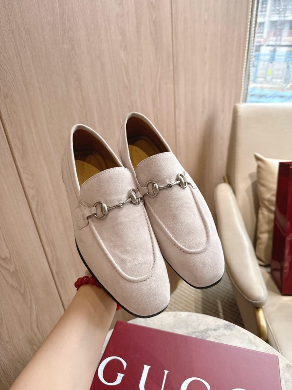 Gucci Leather Loafers with Horsebit Detail - LY00330