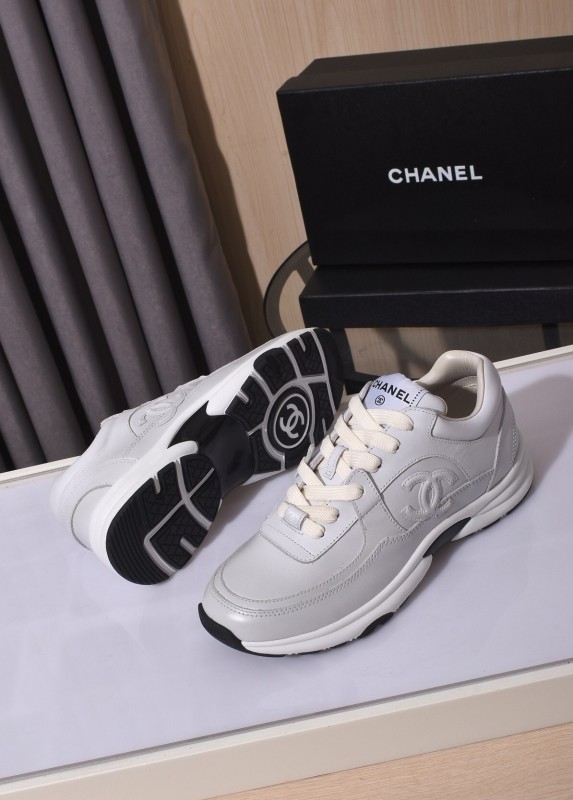 Chanel Loafers Classic Style with Gradient Logo and Platform Sole - KFY00350