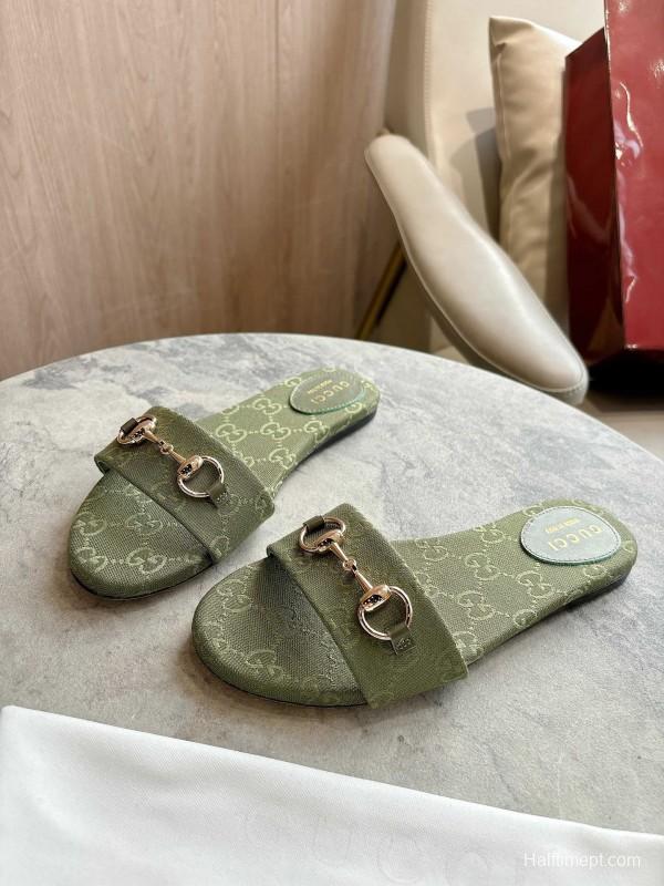 Gucci 2025/SS Leather Mule Sandals with Light Gold Horsebit Detail - LY00280