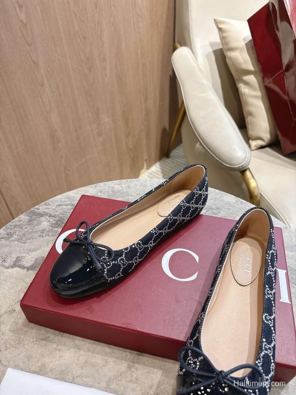 Gucci Women's Ballet Flats with Shiny GG Denim and Leather Bow - LY00330