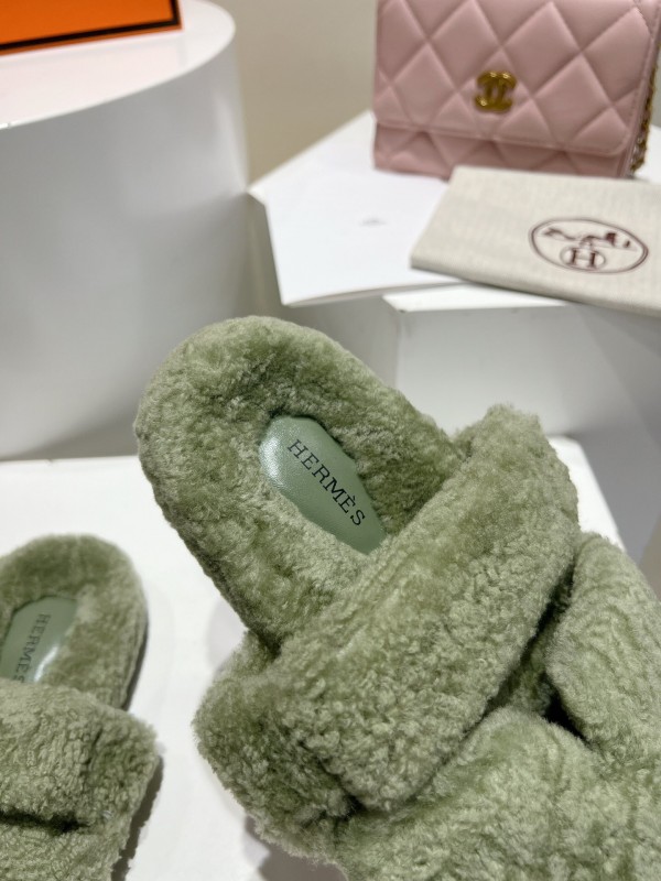 H Love Erjiu Full Wool Slippers with Slightly Curled Fur - LY00270