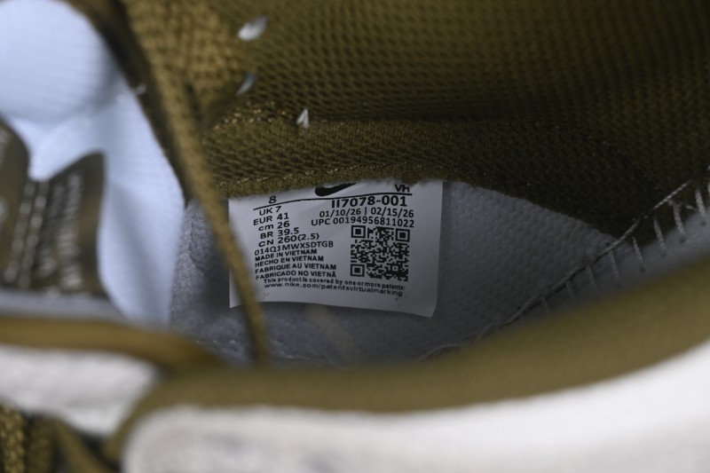 Nike SB Dunk Low Skateboarding Shoes with Cushioned Collar - II7078-001