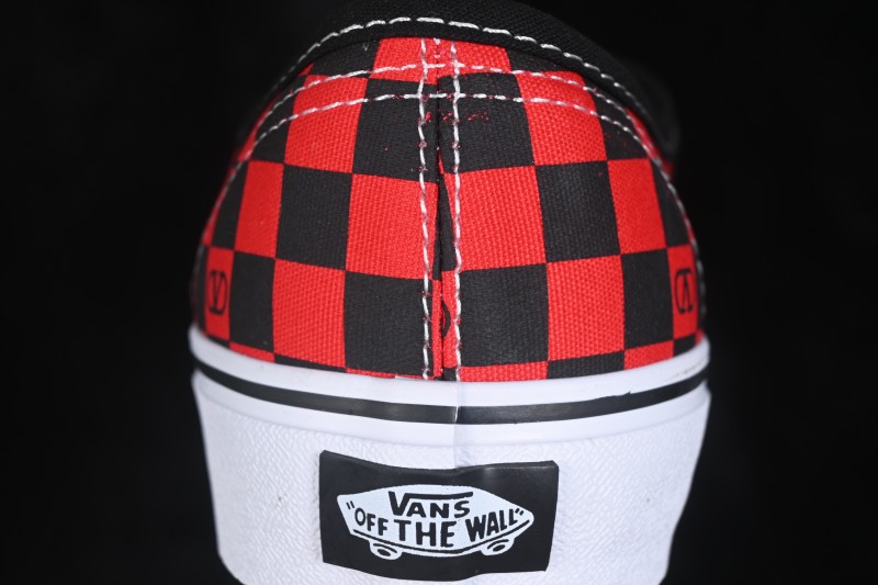 Vans Old Skool Low-Top Skateboarding Shoes with Classic Sidestripe Design - WS0ND8HPKJV7