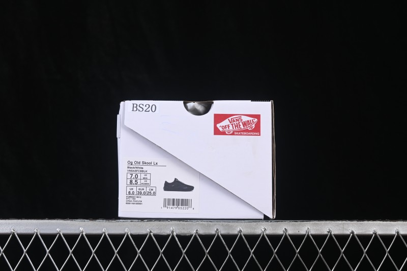 Vans Old Skool Low-Top Skateboarding Shoes with Classic Side Stripe - VN0A5FCBBLK