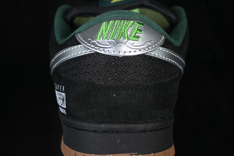 Nike SB Dunk Low Skateboarding Shoes with Cushioned Collar and Premium Leather - FQ7585-200
