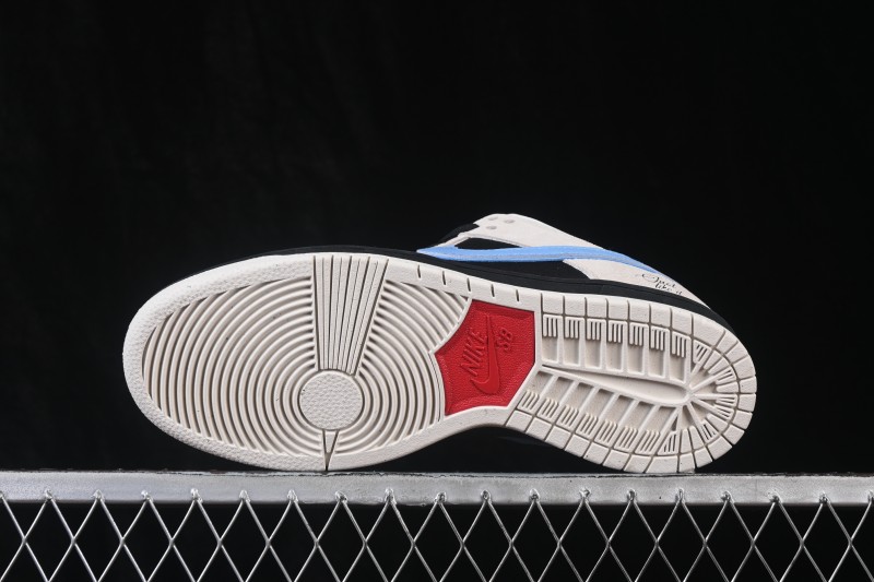 Nike SB Dunk Low Pro Skateboarding Shoes with Cushioned Collar - FZ5645-100