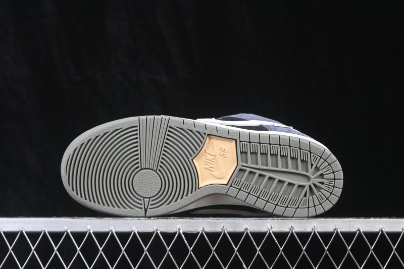 Nike SB Dunk Low Skateboarding Shoes with Cushioned Collar and Vulcanized Sole - HF3063-002