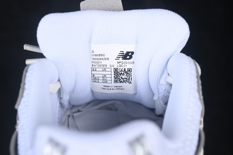New Balance 1906 Retro Running Shoes with Lightweight Leather and Mesh Upper - U19065IC