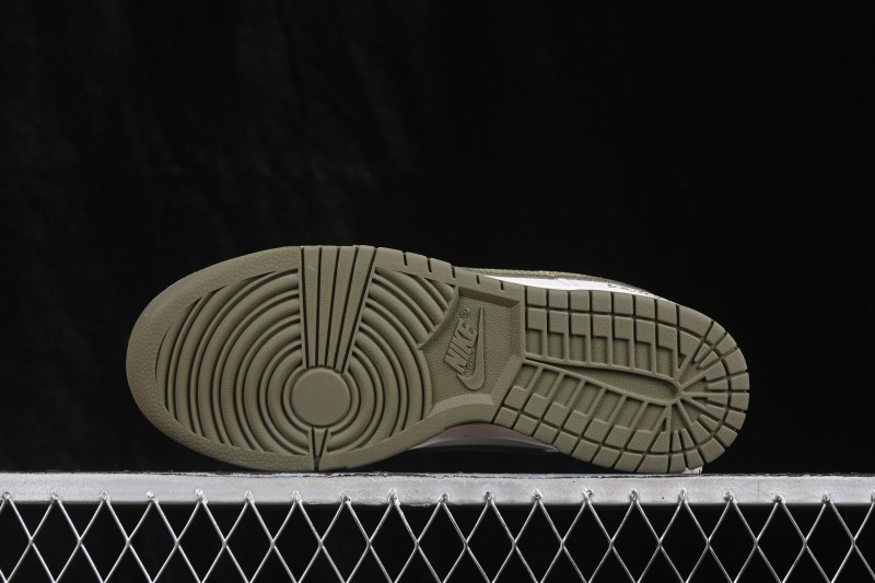 Nike SB Dunk Low Skateboarding Shoes with Classic Design and Durable Construction - WG0319-146