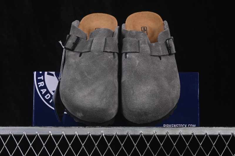 Birkenstock Gizeh Sandals with Soft Leather Velvet Uppers and Cozy Fleece Lining - 0560771