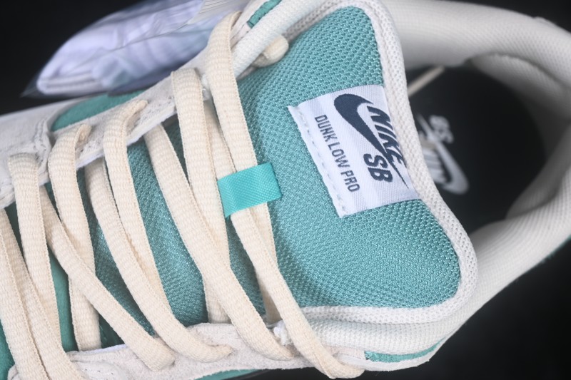 Nike SB Dunk Low Skateboarding Shoes with Cushioned Collar - HQ1625-300