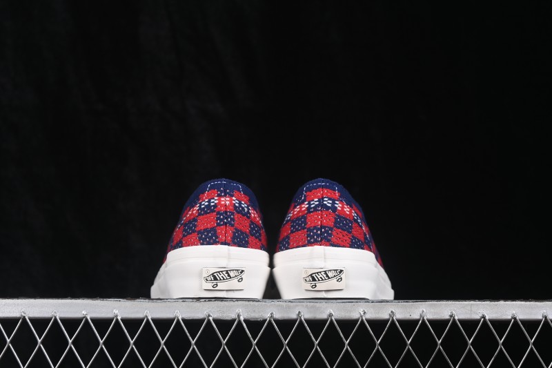 Vans Authentic 44 Low Top Casual Skateboarding Shoes with Vulcanized Construction - VN000EJCRDB