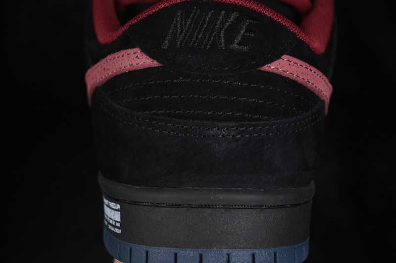 Nike SB Dunk Low Skateboarding Shoes with Cushioned Collar - HQ1625-600