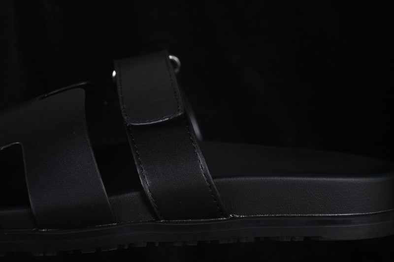 Hermes Chypre Flat Slide Sandals with Embossed Logo - Black