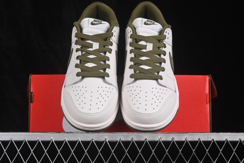 Nike SB Dunk Low Skateboarding Shoes with Classic Design and Durable Construction - WG0319-146