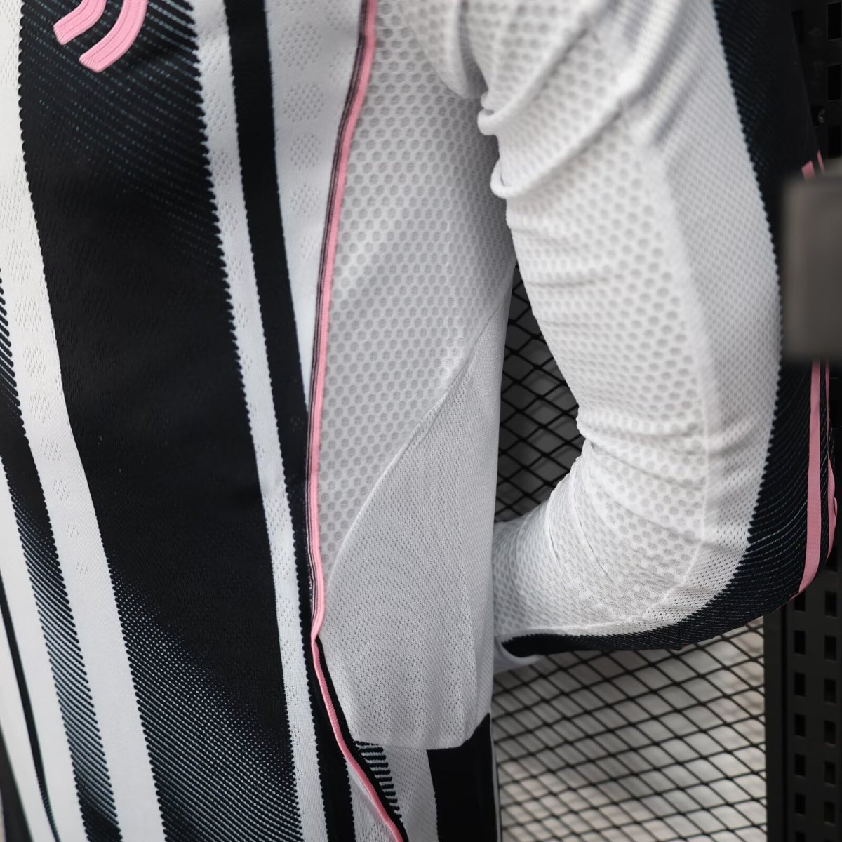 Player Version 25/26 Juventus Home Long Sleeve Jersey